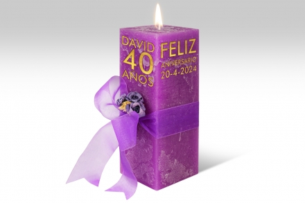 Espelma personalitzada per aniversari · 21,5 cm · Color Lila